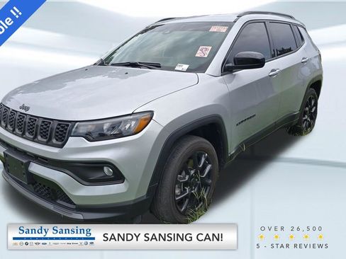 Used 2025 Jeep Compass Latitude w/ Altitude Special Edition AWD/4WD image 1