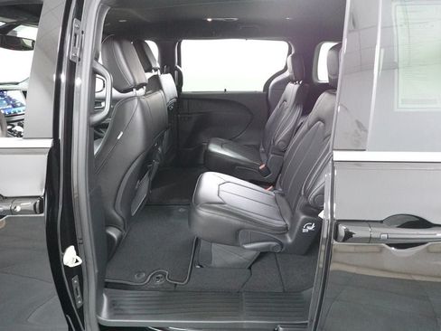 New 2027 Chrysler Pacifica Select FWD image 22