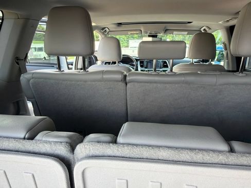 Used 2019 Toyota Highlander XLE AWD/4WD image 14