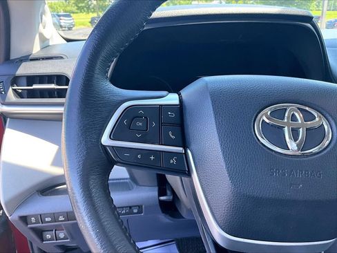Used 2021 Toyota Sienna XLE w/ XLE Plus Package FWD image 18