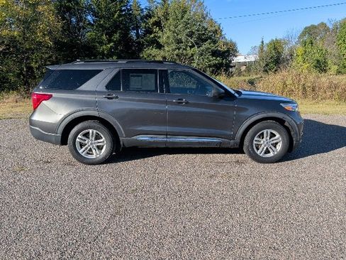 Used 2020 Ford Explorer XLT image 6
