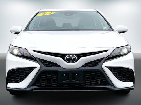 Used 2024 Toyota Camry SE image 2