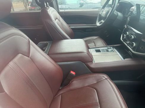 Used 2024 Ford Expedition Limited image 23