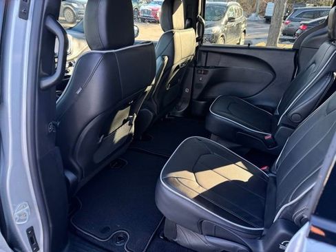 New 2026 Chrysler Pacifica Limited w/ S Appearance Package image 18