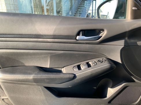 Used 2025 Nissan Altima 2.5 SV image 18