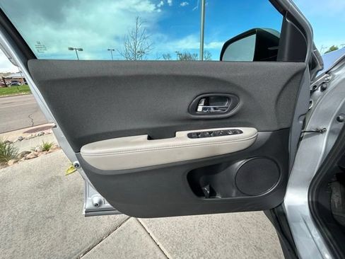 Used 2022 Honda HR-V LX image 12