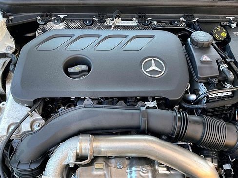 Used 2025 Mercedes-Benz CLA 250 4MATIC image 34