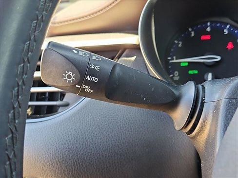 Used 2019 Toyota C-HR FWD image 14