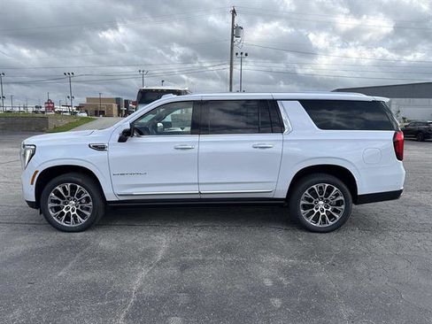 New 2026 GMC Yukon XL Denali w/ Denali Reserve Package AWD/4WD image 11