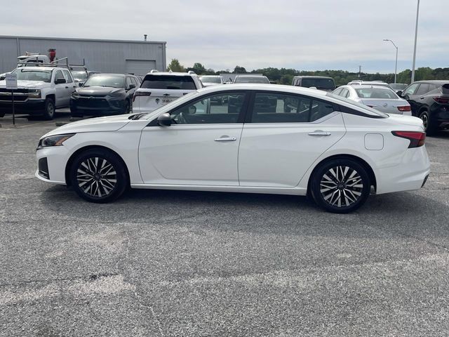 Used 2025 Nissan Altima 2.5 SV FWD image 9