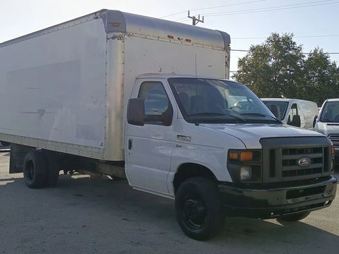 Used 2016 Ford E-350 and Econoline 350 Super Duty image 3