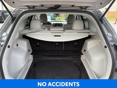 Used 2020 Jeep Cherokee Latitude Plus w/ Travel & Safety Group AWD/4WD image 12