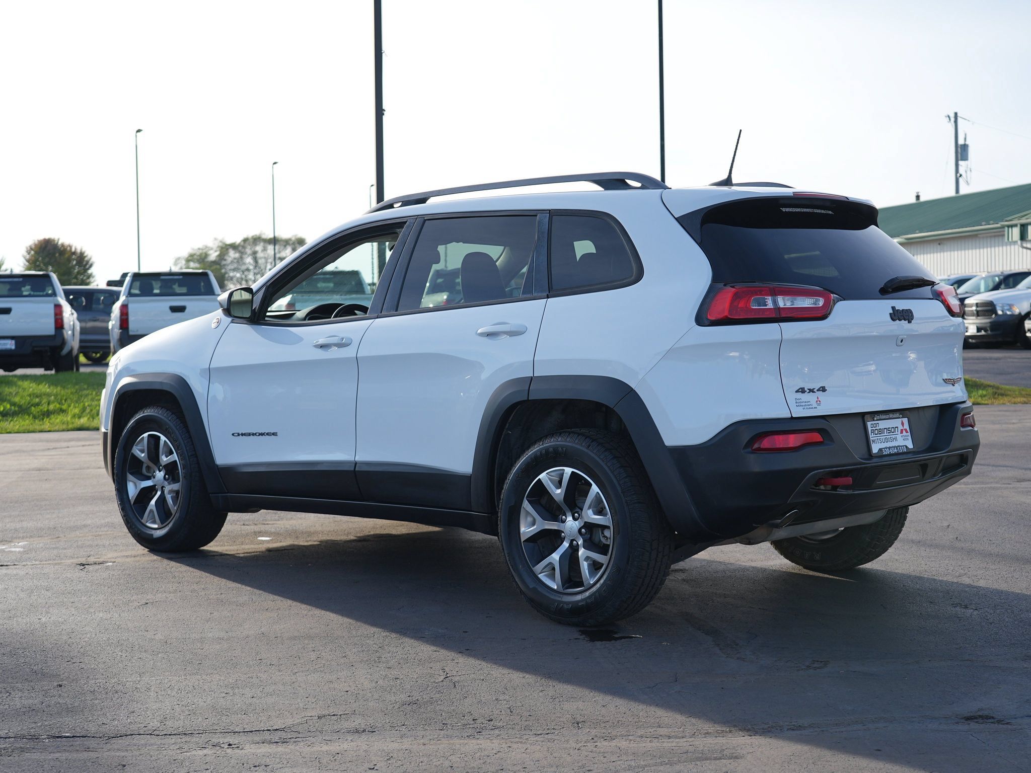 Used 2017 Jeep Cherokee Trailhawk AWD/4WD image 6