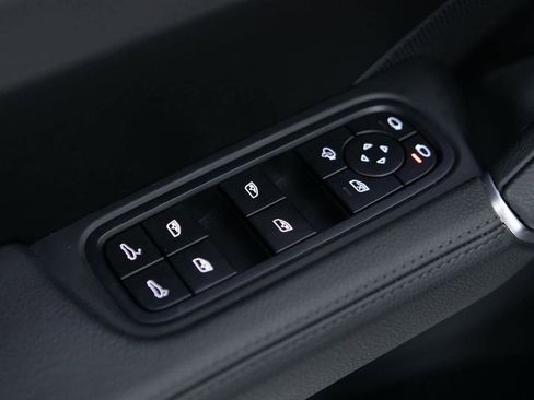 Certified 2022 Porsche Cayenne Coupe image 18