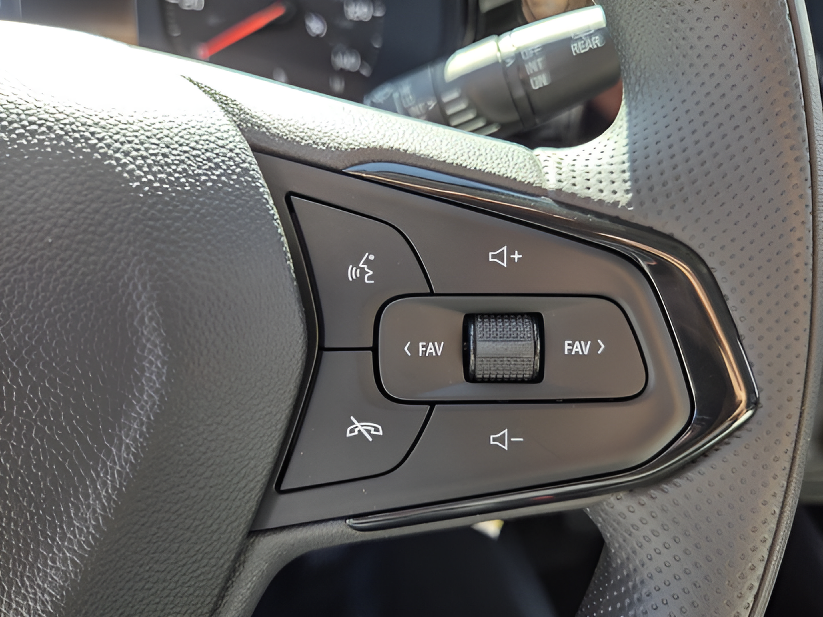 New 2026 Chevrolet Trax LS w/ LS Convenience Package FWD image 27
