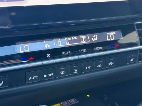 Used 2025 Toyota Sienna XSE w/ XSE Plus Package image 31