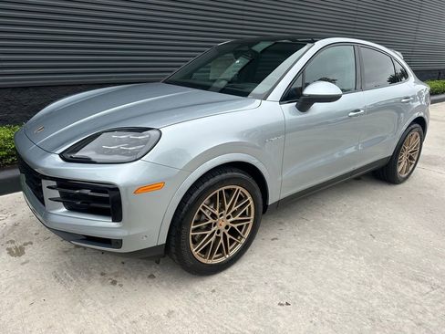 Used 2026 Porsche Cayenne E-Hybrid Coupe AWD/4WD image 7