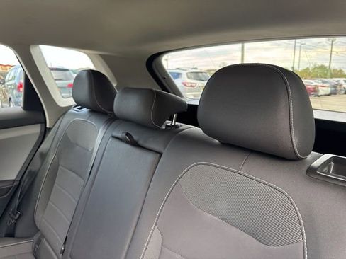 Used 2024 Volkswagen Taos SE image 21