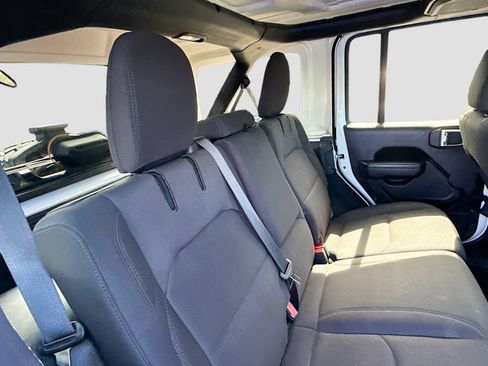 Used 2023 Jeep Wrangler Unlimited AWD/4WD image 30
