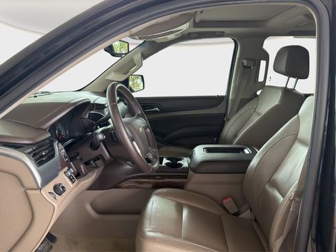 Used 2016 Chevrolet Suburban LT image 8