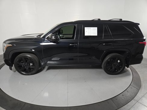 Used 2025 Toyota Sequoia Capstone AWD/4WD image 35