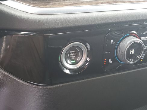 Used 2022 Chevrolet Silverado 1500 RST image 24