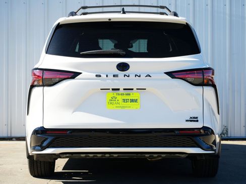 Used 2024 Toyota Sienna XSE w/ XSE Premium Package image 11