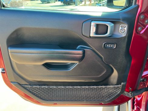 Used 2021 Jeep Wrangler Unlimited Rubicon image 14