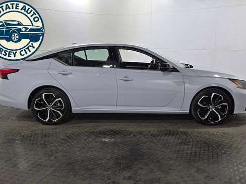 Used 2025 Nissan Altima 2.5 SR FWD image 8