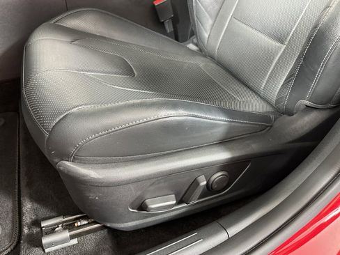 Used 2022 Hyundai Elantra Limited w/ Preferred Accessory Package image 24