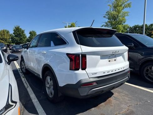 Used 2022 Kia Sorento LX FWD image 2