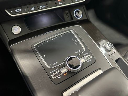 Used 2020 Audi Q5 e Premium Plus w/ Premium Plus Package image 32