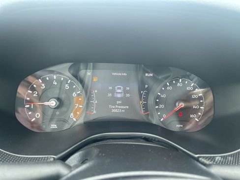 Used 2025 Jeep Compass Trailhawk AWD/4WD image 21