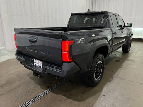 Certified 2024 Toyota Tacoma TRD Off-Road AWD/4WD image 4