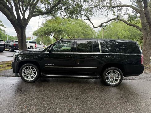 Used 2020 GMC Yukon XL SLT w/ Premium Edition RWD image 2