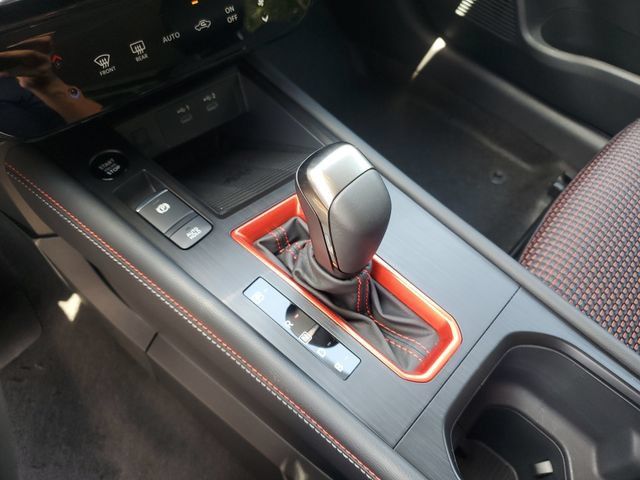 Used 2025 Nissan Kicks SR FWD image 23