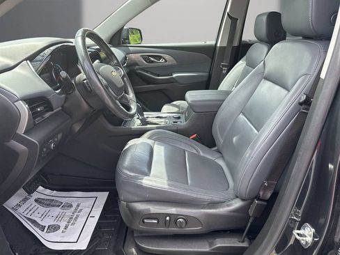 Used 2020 Chevrolet Traverse LT FWD image 13