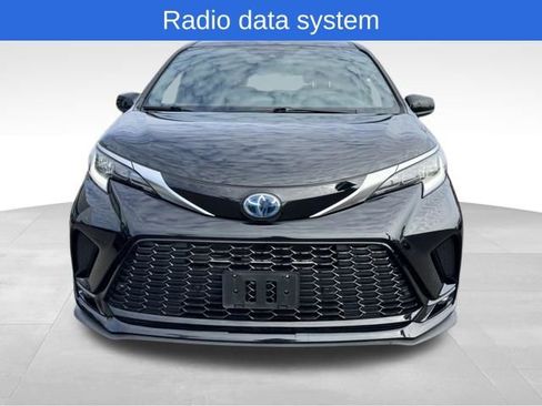 Used 2022 Toyota Sienna XSE w/ XSE Plus Package image 11