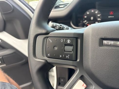 Used 2025 Land Rover Defender 130 X-Dynamic SE AWD/4WD image 24