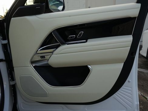 Used 2023 Land Rover Range Rover SE image 20