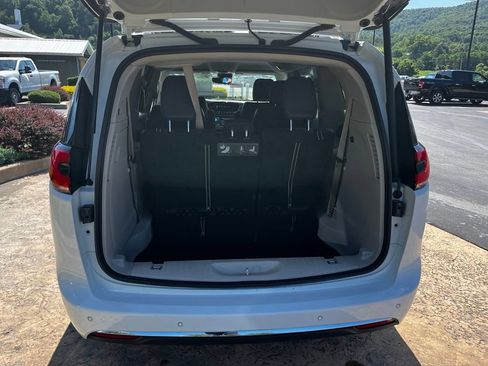Used 2021 Chrysler Pacifica Touring-L FWD image 27