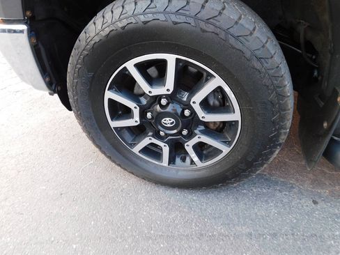 Used 2016 Toyota Tundra SR5 w/ TRD Off Road Package AWD/4WD image 20