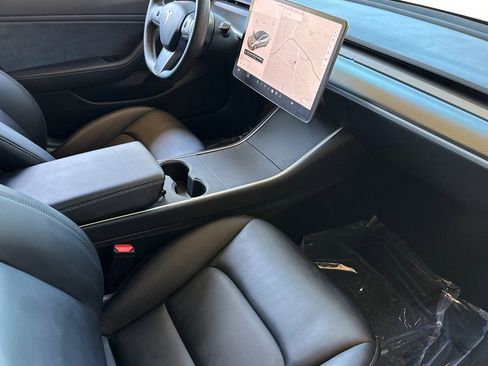 Used 2018 Tesla Model 3 Long Range image 31