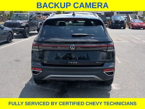 Used 2025 Volkswagen Taos SE AWD/4WD image 7
