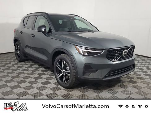 New 2026 Volvo XC40 B5 Core image 1