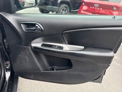 Used 2019 Dodge Journey SE w/ Premium Group FWD image 21