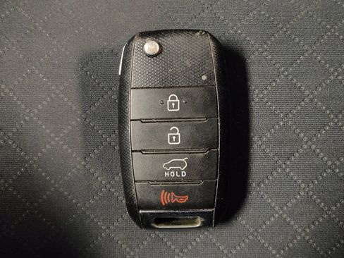 Used 2018 Kia Sorento FWD image 32