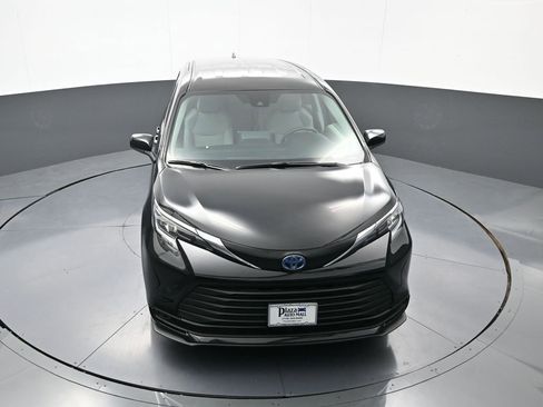 Used 2024 Toyota Sienna LE w/ Protection Package (TMS) AWD/4WD image 31