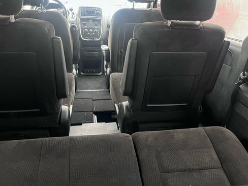 Used 2017 Dodge Grand Caravan SE image 27
