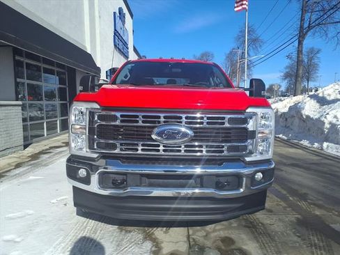 Used 2025 Ford F350 XLT image 2